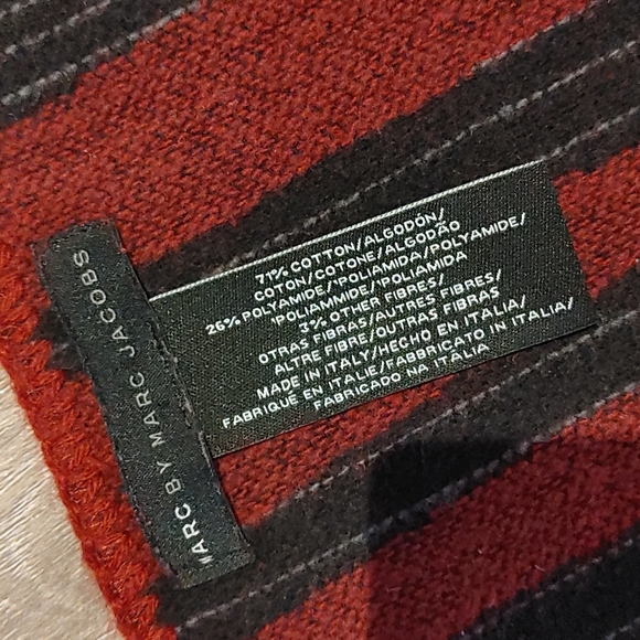 Marc Jacobs l Fall Wrap Scarf l Burgundy l Marc by Marc Jacobs Scarf - Picture 4 of 4